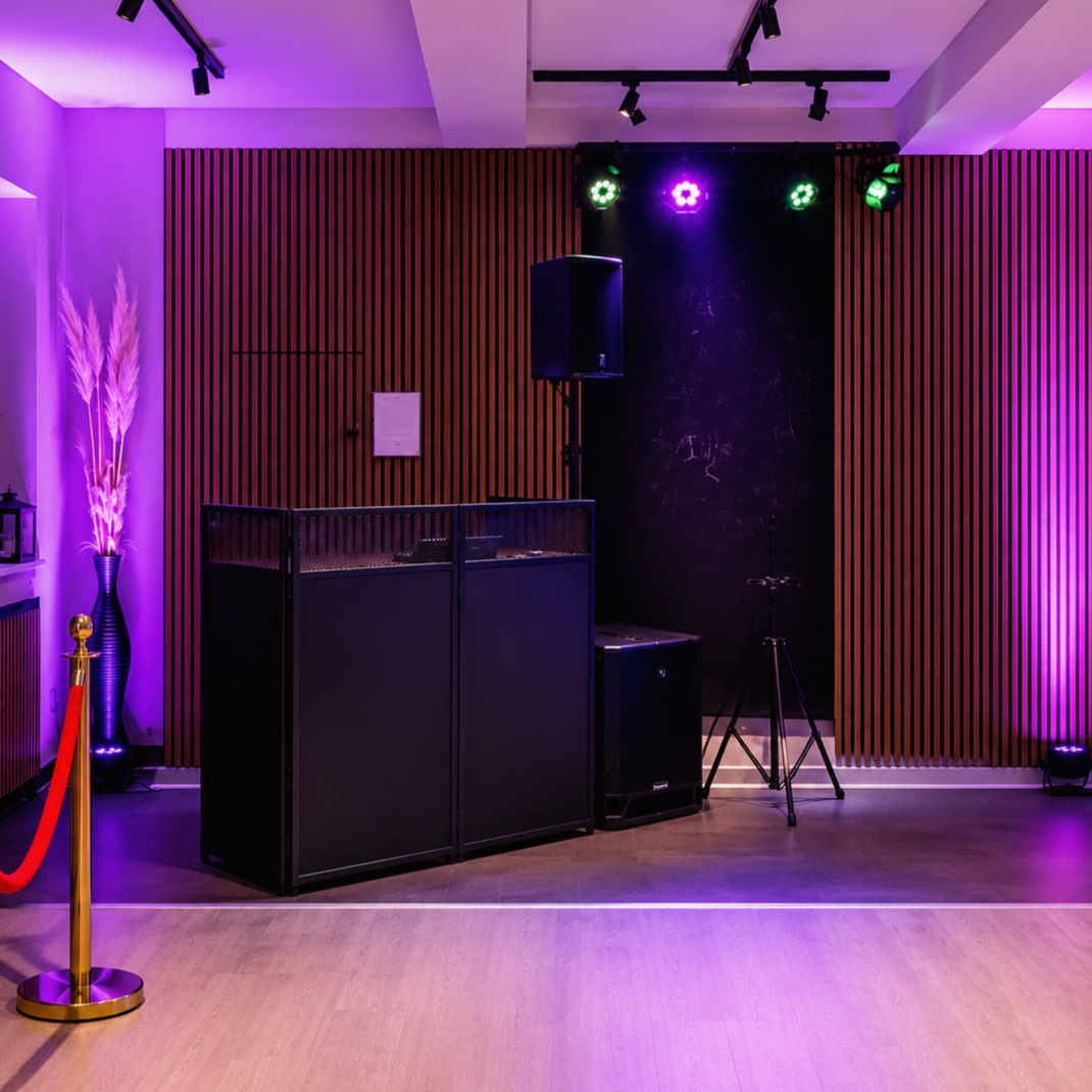  DJ Table mieten, leihen, schwarz