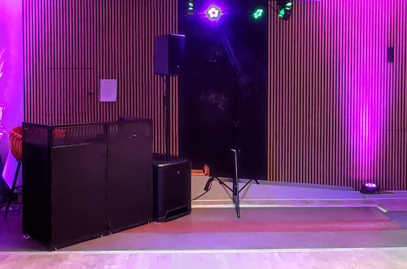 DJ Table mieten, leihen, schwarz