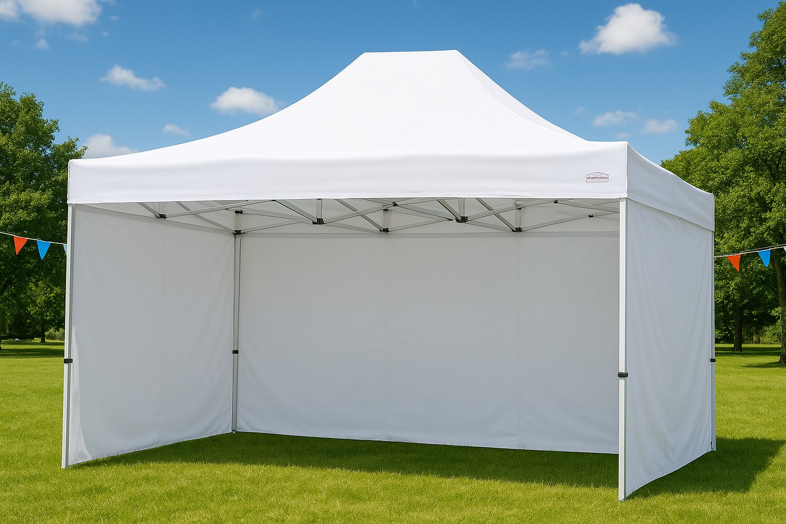 Partyzelt 3x4,5m Faltpavillon aufgebaut mit Seitenwänden